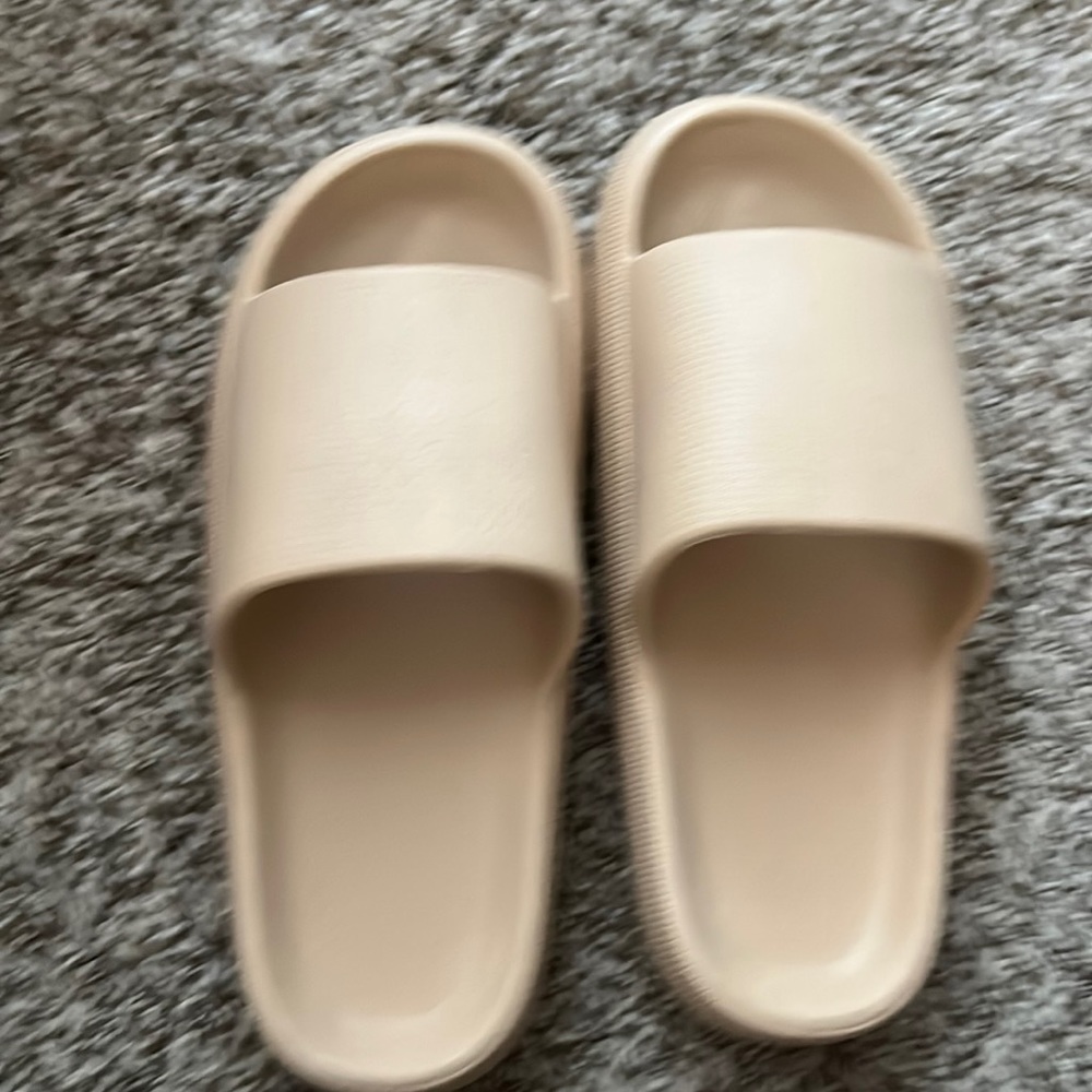 Cloud sandals